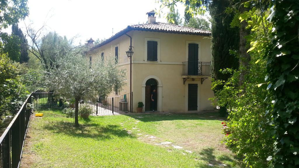 Отель Pieve Sant'Angelo Кампелло-суль-Клитунно Экстерьер фото