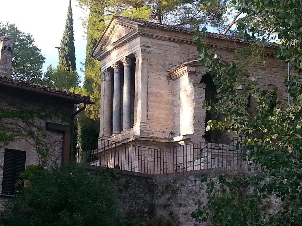 Отель Pieve Sant'Angelo Кампелло-суль-Клитунно Экстерьер фото